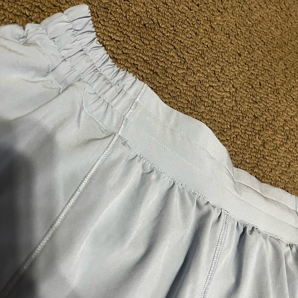 Lululemon | Hotty Hot Low-Rise Lined Short 2.5" Inseam in Powder Blue - Picture 9 of 16